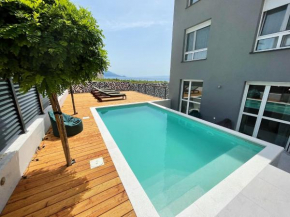 Cozy seaside apartment with pool & terrace